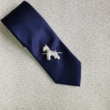 Cargar imagen en el visor de la galería, Schnauzer miniatura tie clip